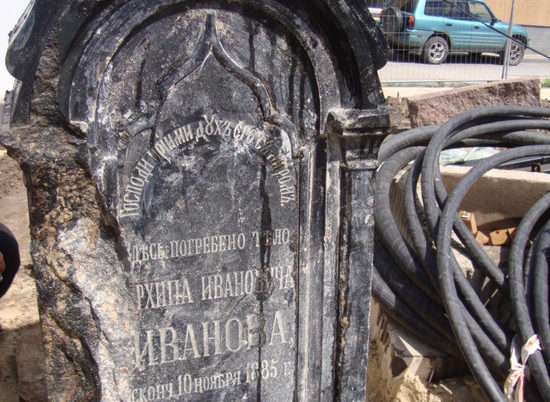 В центре Волгограда найдено купеческое надгробие XIX века